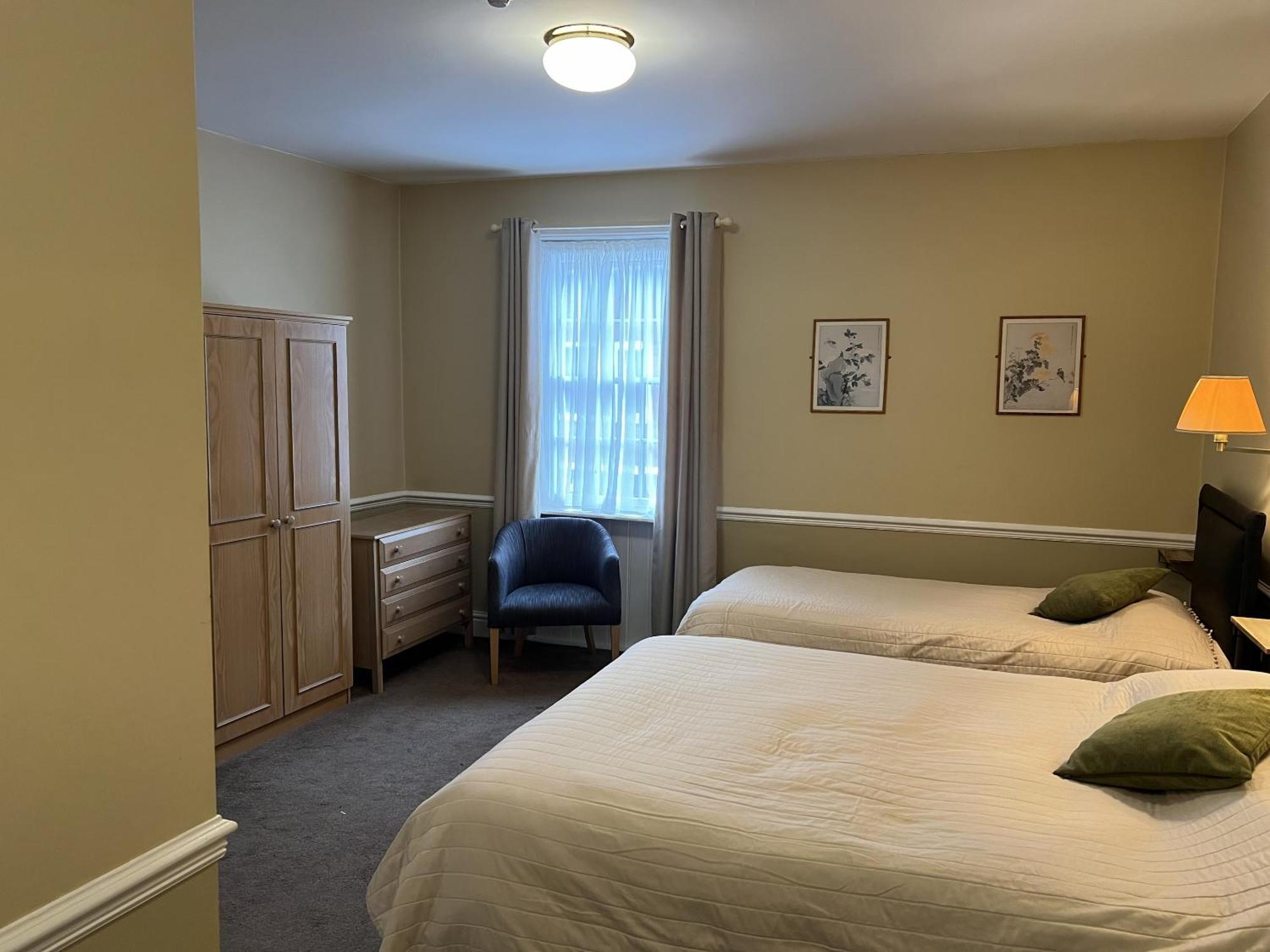 Royal Oak Hotel, 加斯唐 外观 照片