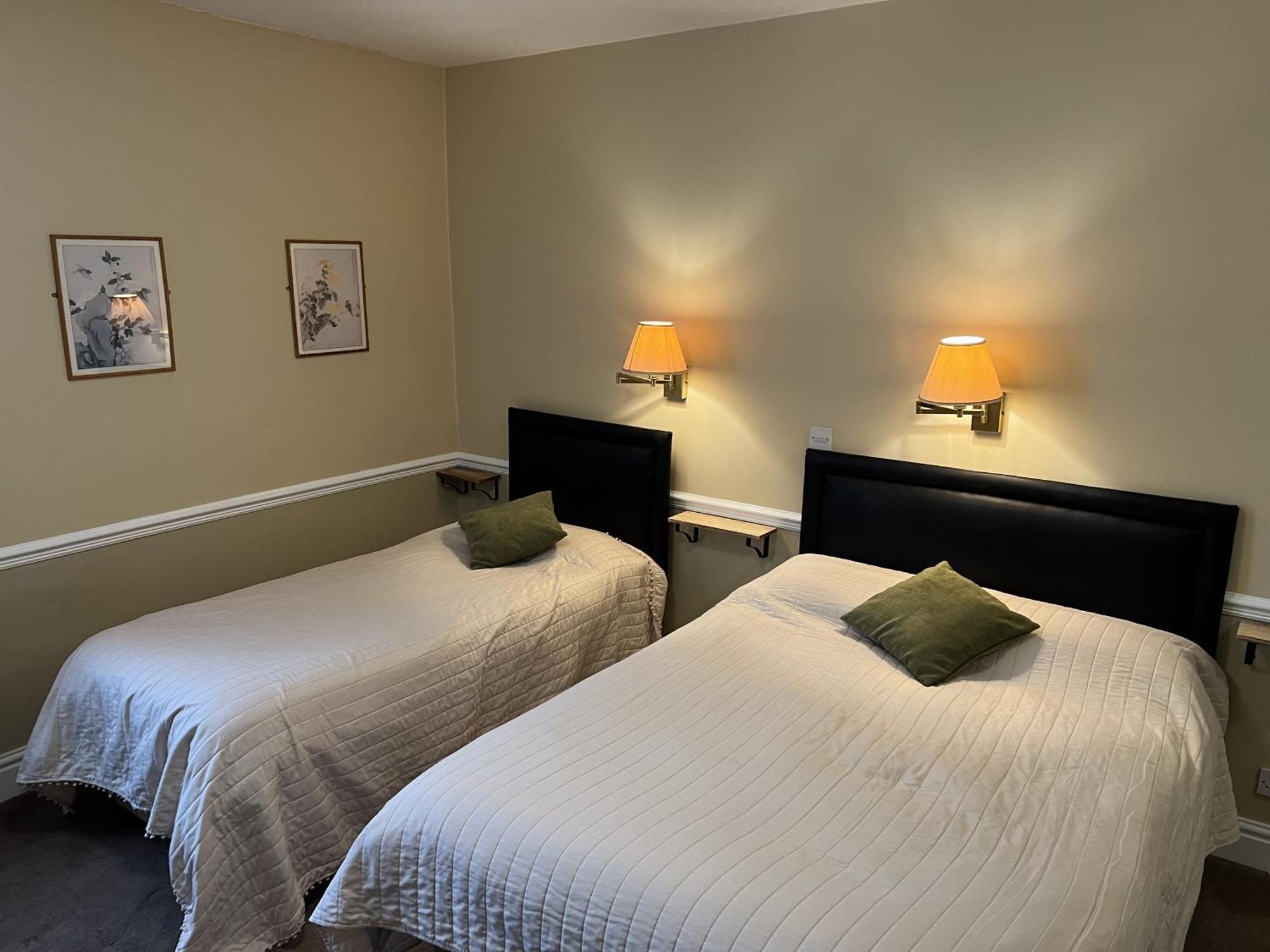 Royal Oak Hotel, 加斯唐 外观 照片