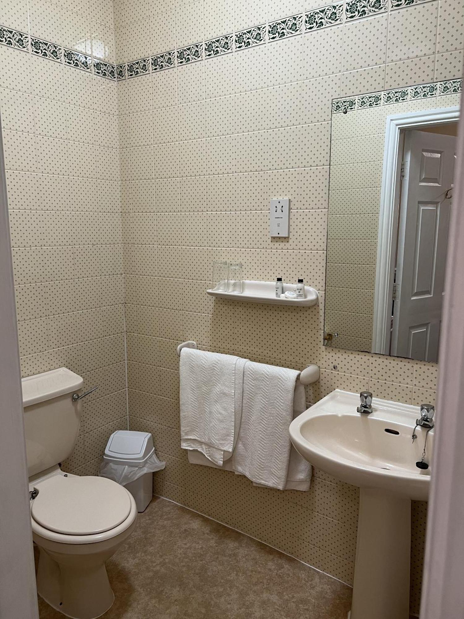 Royal Oak Hotel, 加斯唐 外观 照片
