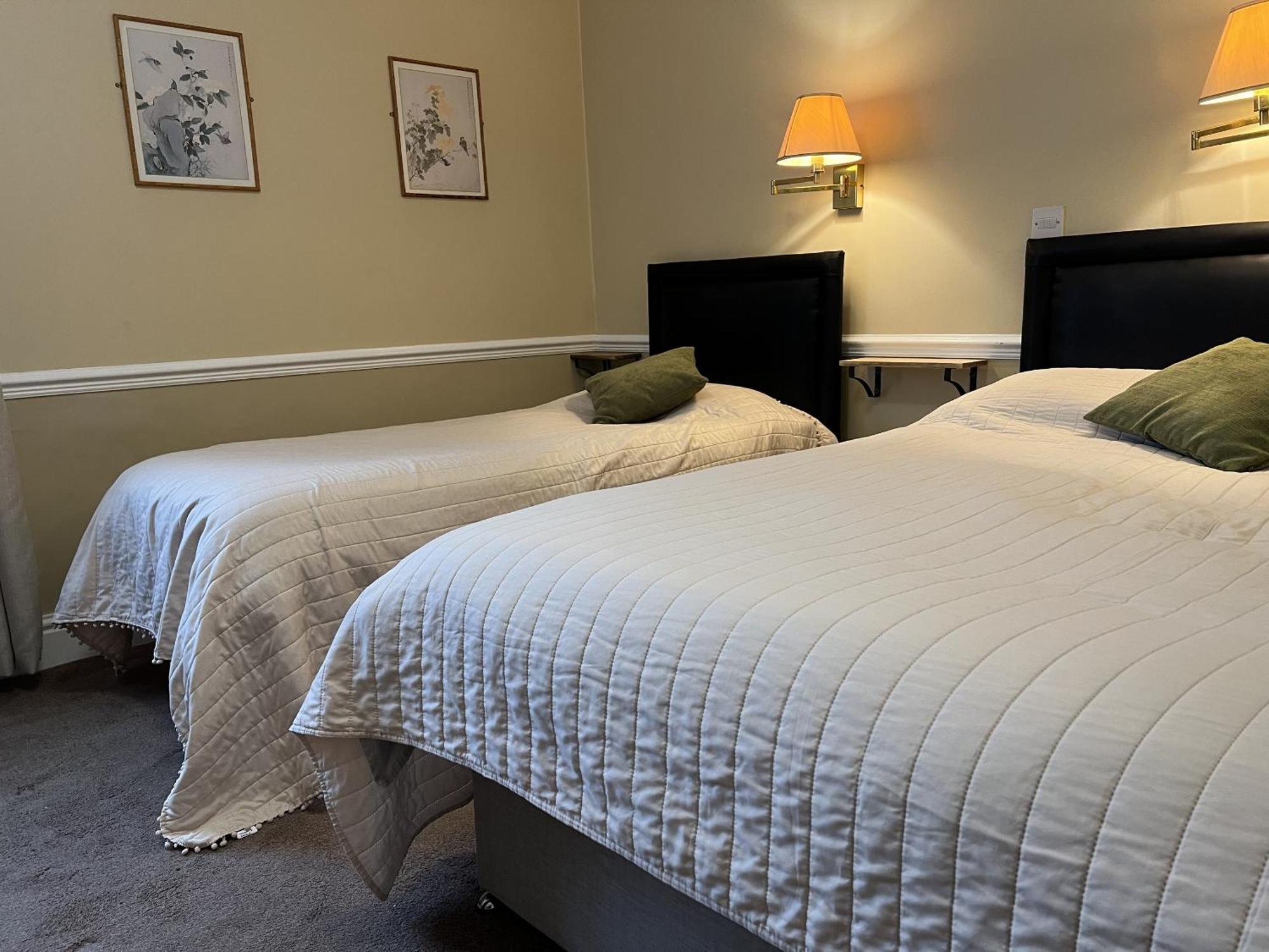 Royal Oak Hotel, 加斯唐 外观 照片
