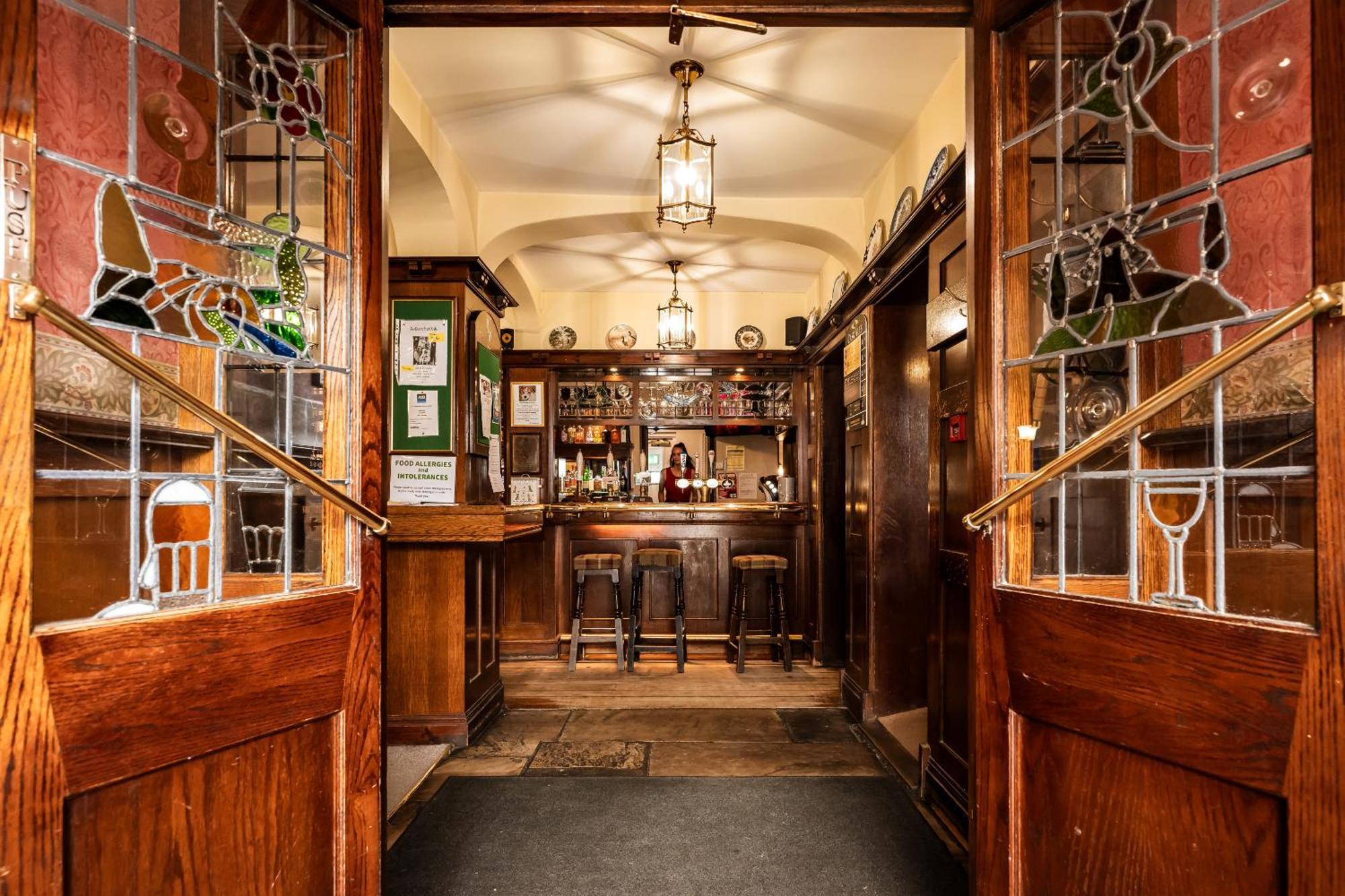Royal Oak Hotel, 加斯唐 外观 照片